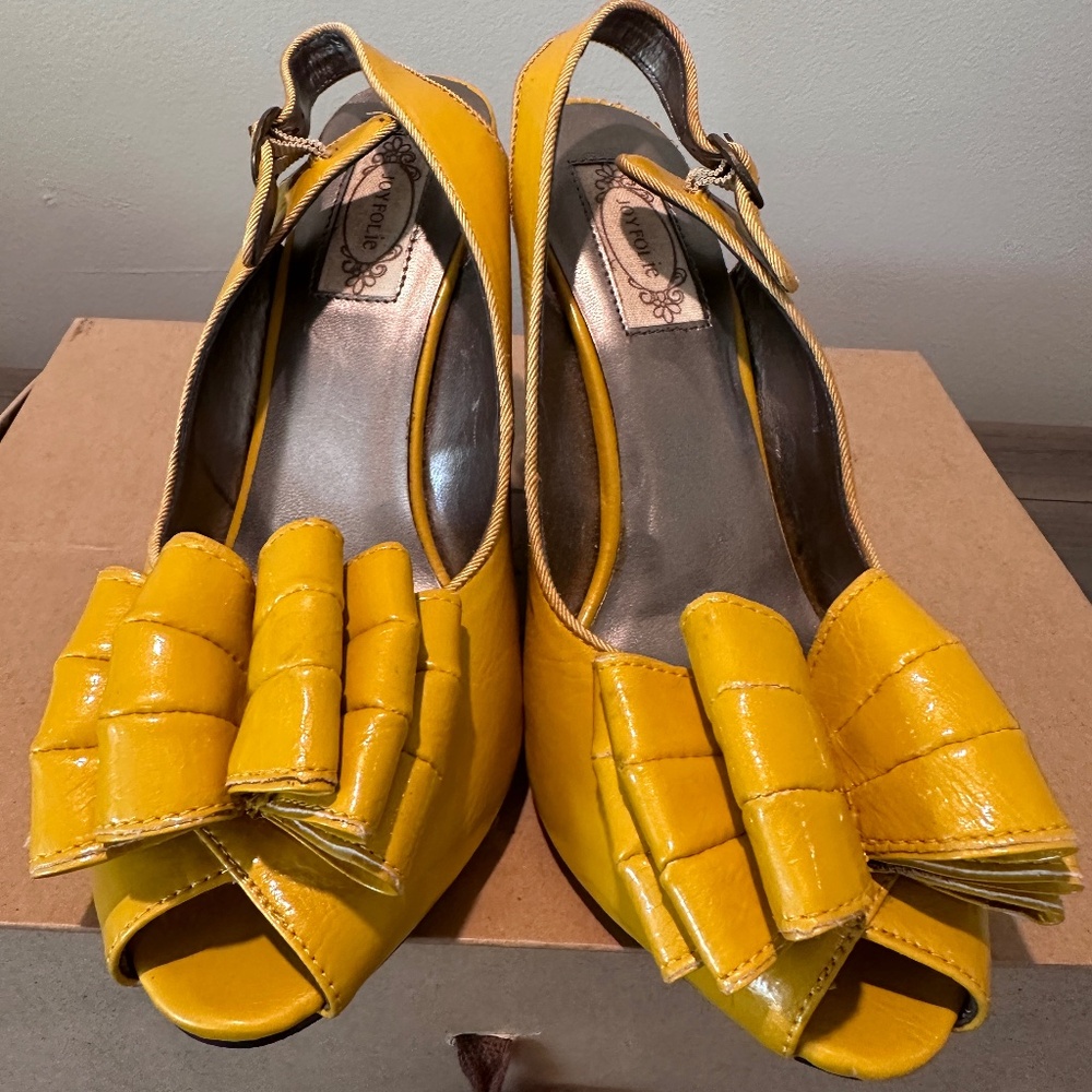 BNIB Joyfolie Women's Yellow Patent Leather Wedges